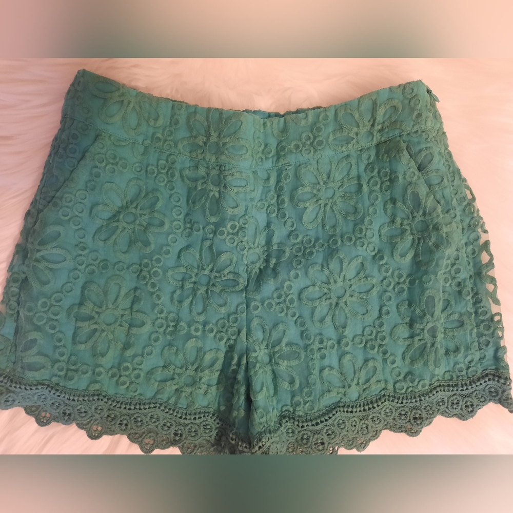 Woman's Green Lace Eyelet Crochet Shorts Size:Medium  Brand:C. Luce